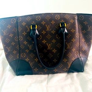 Louis Vuitton Purse